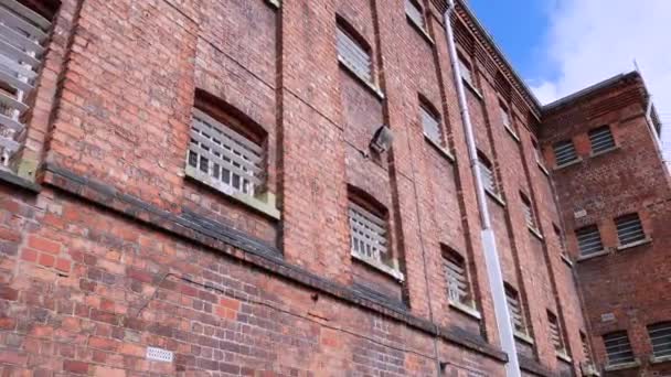 Shrewsbury Prison Exercise Yard Looking Cells Wing — Video