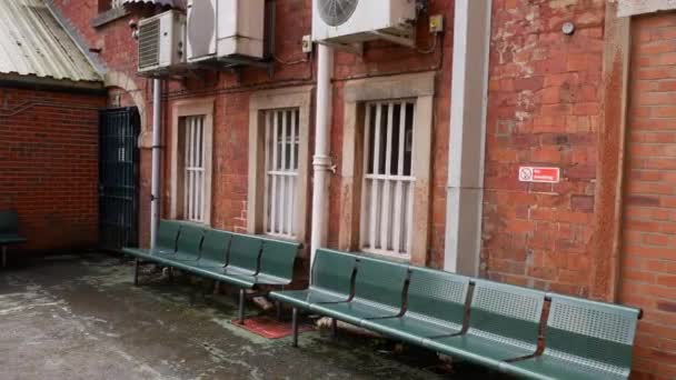 Shrewsbury Prison Exercise Yard Fixed Sitting Area — Stok video