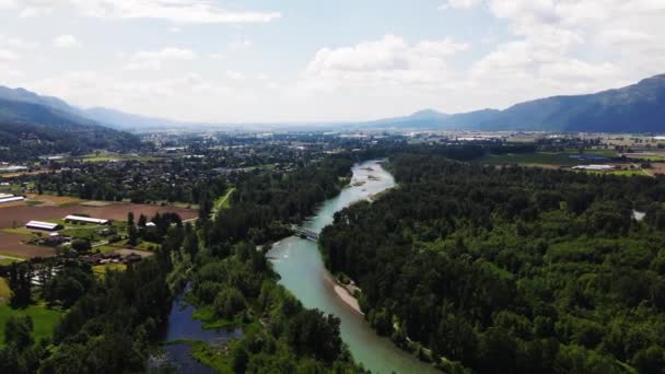 Canada British Columbia Chilliwack Aerial Drone Mountain River Trees Nature — Vídeo de stock