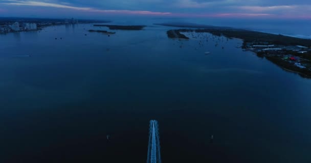 Corrida Barco Para Bater Amanhecer Nascer Sol Deslumbrante Gold Coast — Vídeo de Stock