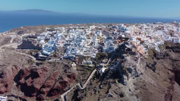 Aerial View Towardsr Oia Πόλη Στο Νησί Σαντορίνη Ελλάδα — Αρχείο Βίντεο