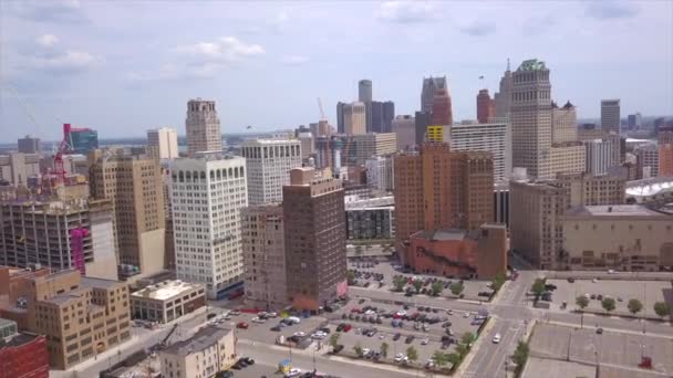 Drone Shot Detroit Skyline Pan Right — стоковое видео