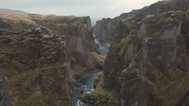 Incredible Fjadrargljufur Canyon Iceland Aerial Tilt — Stock Video