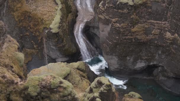 Stream Water Flowing Rocks Fjadrargljufur Canyon Iceland High Angle — Vídeos de Stock