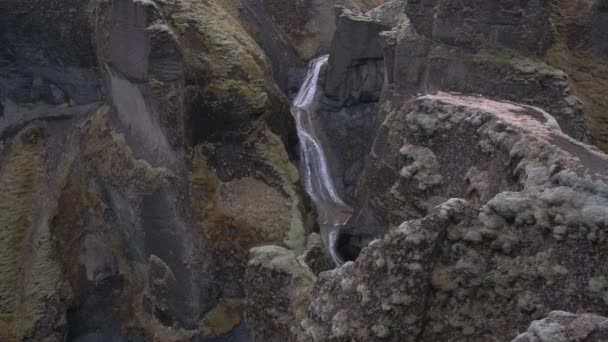 High Angle Waters Flowing Rock Walls Fjadrargljufur Canyon Iceland — Video Stock