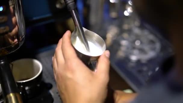 Professional Barista Making Specialty Coffee Frothing Milkfrothing Milk — Αρχείο Βίντεο