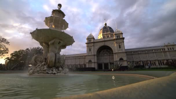 Footage Facing Heritage Landmark Royal Exhibition Building Hochgurtel Fountain Melbourne — Stock video