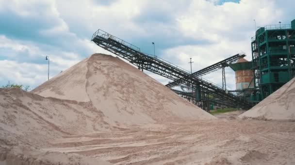 Pile Pit Sand Conveyor Belts Quarry Site Panning Right Shot — Stockvideo
