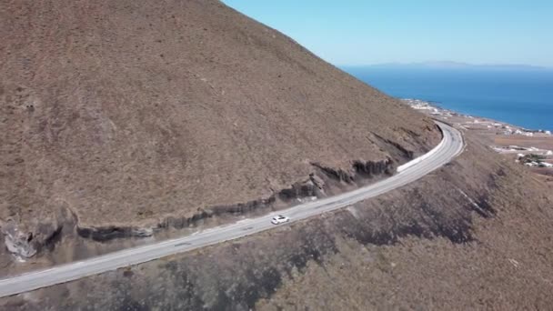 Driving Coastline White Car Santorini Panorama Aerial View — Stok video