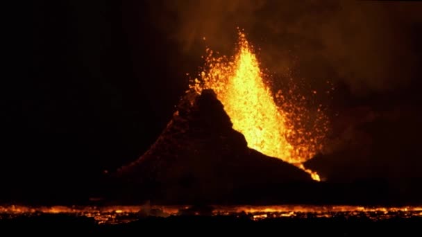Fountain Magma Erupting Volcano Crater Iceland Slow Motion — Wideo stockowe