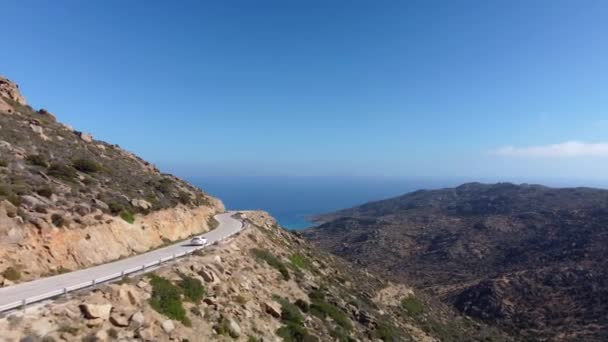 Car Driving Road Magganari Beach Ios Island Greece — Vídeo de stock