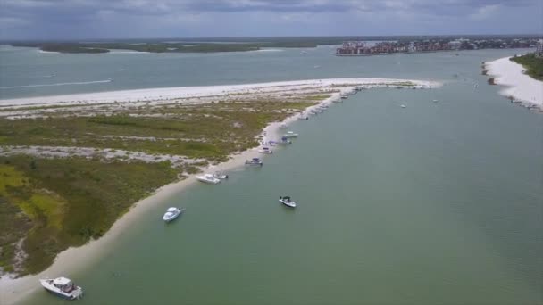 Drone Shot Island Marco Island Florida Boats Shore — ストック動画