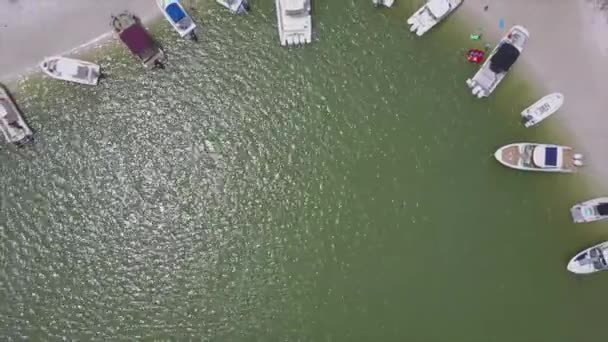 Drone Shot Boats Anchored Island Florida — Vídeo de stock
