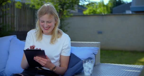 Girl Drawing Tablet Lounge Set — Video