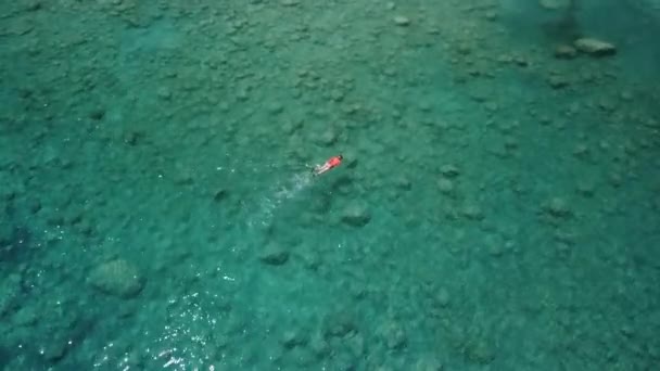 Aerial View Person Swims Turquoise Water Idyllic Place Holiday — 图库视频影像