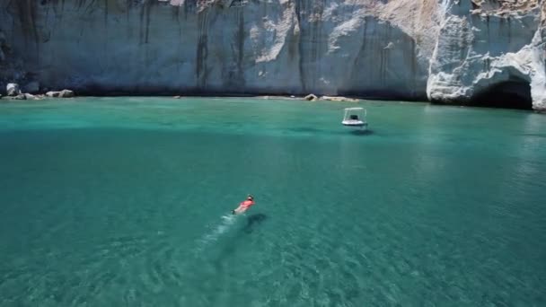 Aerial View Person Swims Turquoise Water Idyllic Place Holiday — Video