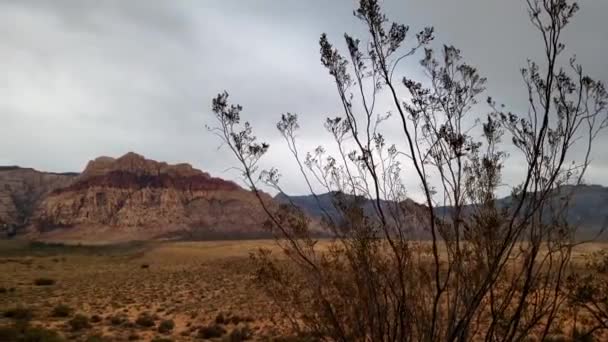 Red Rock Canyon Overlook Scenic View Slow Reveal Right — Stockvideo