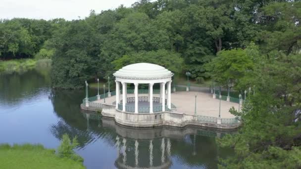 Bandstand Reflection Water Roger Williams Park Providence Rhode Island Usa — Stockvideo