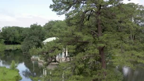 Bandstand Structure Lake Surrounded Green Trees Roger Williams Park Providence — Stockvideo