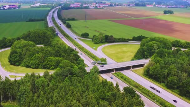 Хромолапс Дрона Поруч Німецьким Автобаном Великою Кількістю Водійських Машин Димохід — стокове відео