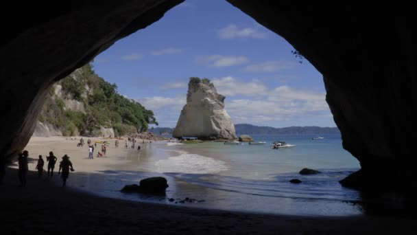 Super Wide Shot Hoho Rock Cathedral Cove Beach Natural Cave — Stock video