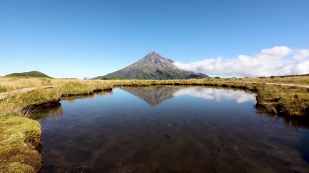 Timelapse Clouds Rolling Base Mount Taranki Shot Reflection Pouakai Tarns — Video Stock