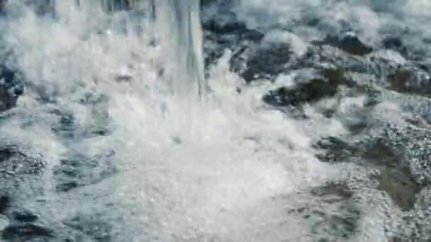 Water Falling Foam Close Slow Motion — Stok video