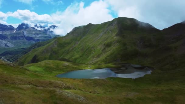 Pemandangan Udara Dari Danau Pegunungan Musim Panas — Stok Video