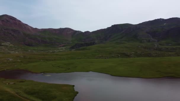 Λίμνη Βουνού Καλοκαίρι Κατά Διάρκεια Του Απογεύματος — Αρχείο Βίντεο