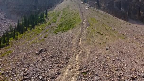 Mountainside Rockslide Sunny Day — Vídeo de Stock