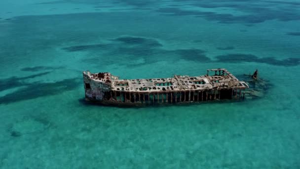 Sapona Shipwreck Middle Blue Sea Bimini Bahamas Aerial — ストック動画