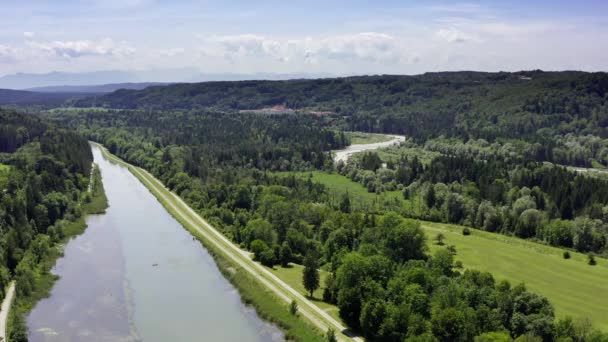 Aerial View Little Boat Coming Isar River Framed Green Colored — Vídeos de Stock