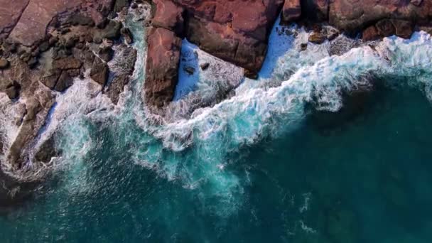 Aerial Drone Top Waves Breaking Rocks Kalbarri Western Australia — ストック動画