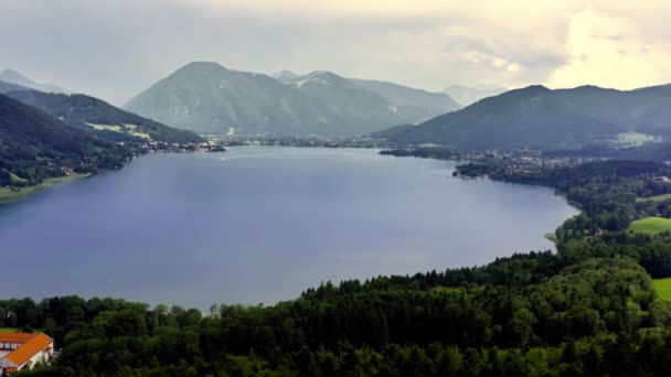 Breed Uitzicht Bavarian Tegernsee Panning Rechts Het Prachtige Landschap Van — Stockvideo