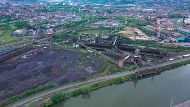 Aerial View Abandoned Steel Factory Urban Background Next River Highway — Vídeo de Stock
