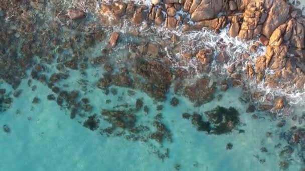 Aerial Drone Topdown Moving Away Ocean Crystal Clear Calm Turquoise — Vídeo de Stock