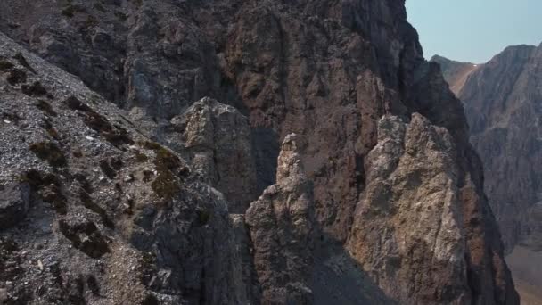 Rock Formation Mountains Pan Sunny Day — Wideo stockowe