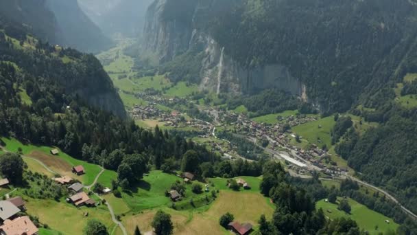 Niesamowite Powietrze Doliny Lauterbrunnen Wodospadami Szwajcarskimi Alpami — Wideo stockowe