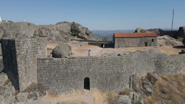 Tourist Woman Greeting Monsanto Castle Ruins Portugal Aerial Backward — Wideo stockowe