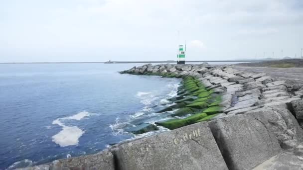 Wave Breaking Rocks Lighthouse Coastline Truck Shot — Wideo stockowe