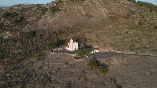 Drone Circles Hillside Chapel Graca Sits — Vídeo de Stock