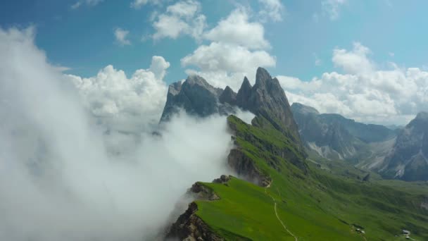 Aerial Drone Scenic Cloud Covered Landscape Seceda Dolomites Alps — Vídeo de Stock