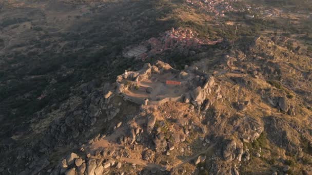 Monsanto Castle Ruins Ancient Village Background Sunrise Portugal Aerial Approach — Stok video