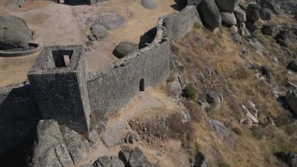 Defensive Walls Ancient Castle Monsanto Portugal Aerial Circling — 图库视频影像