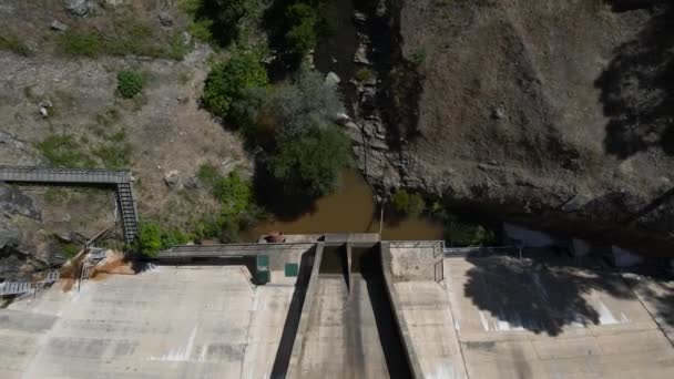 Penha Garcia Dam District Castelo Branco Portugal Aerial Top Raising – stockvideo