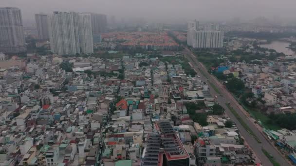 Foggy Smoggy Early Morning Drone Footage Urban High Rise Housing — Vídeos de Stock