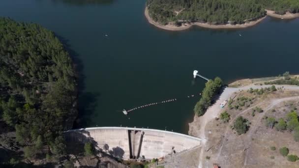 Aerial Forward Tilt Reveal Penha Garcia Dam Panorama Background Portugal — Vídeos de Stock