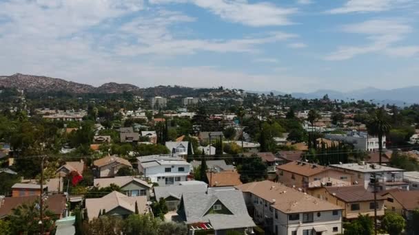 Los Feliz Neighbourhood Houses Hills Trees Mountains Ariel Drone View — Vídeo de Stock