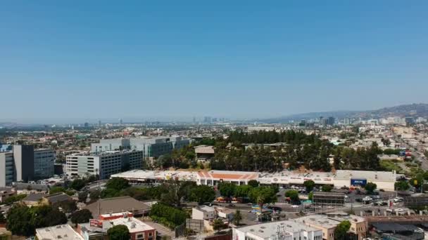 Los Angeles Mit Einzelhandelsgeschäften Und Wolkenkratzern Von Downton Hintergrund Ariel — Stockvideo