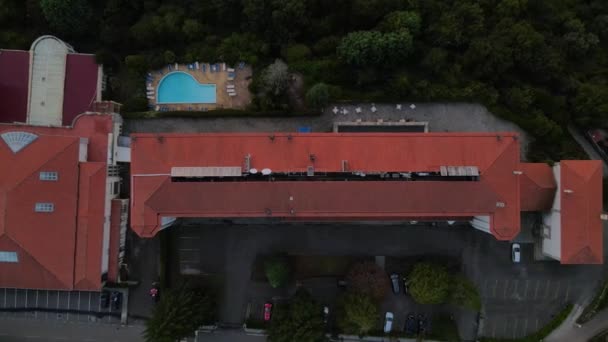 Aerial Top Rising Roof Golden Tulip Caramulo Hotel Spa Portugal — Video